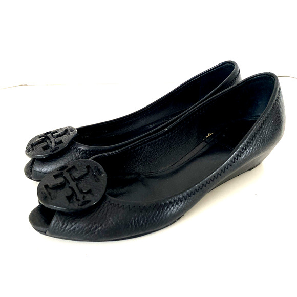 Tory Burch Kitty Tumbled Leather Black Wedge Pump Peep Toe Slip On Tonal Logo 6 - Picture 5 of 9